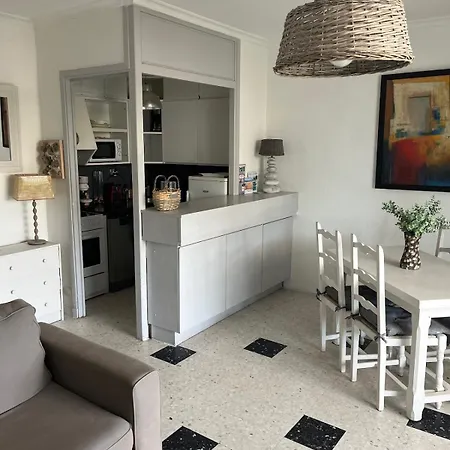 Le Richelieu With Small Sea View Apartmán