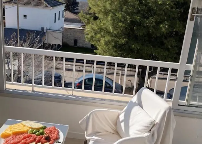 公寓 Le Richelieu With Small Sea View