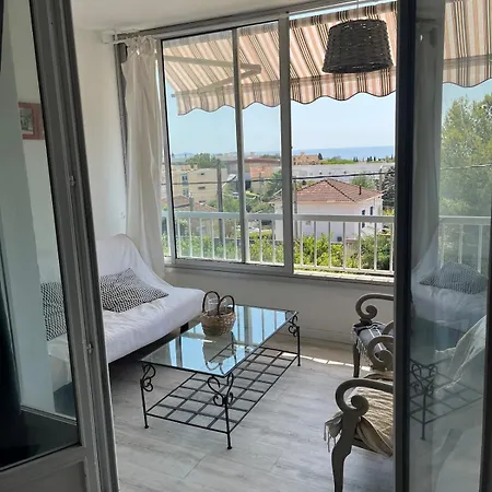 Le Richelieu With Small Sea View 아파트 *