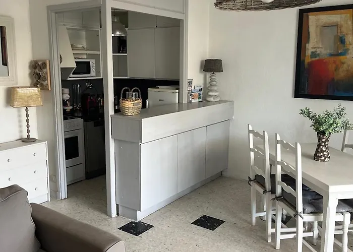 Le Richelieu With Small Sea View Appartement