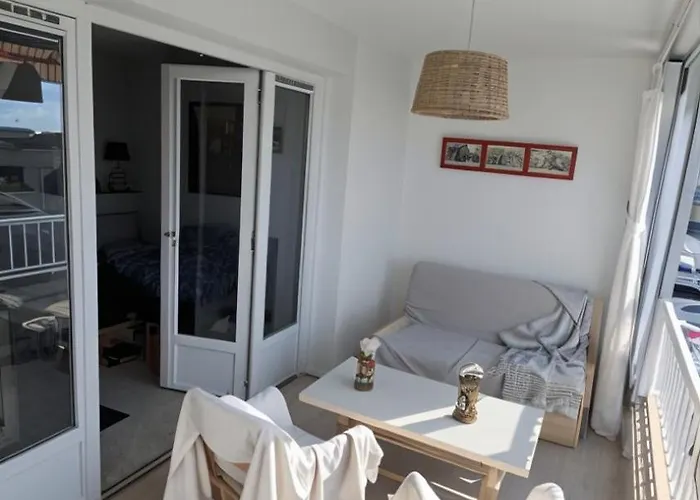 Le Richelieu With Small Sea View * Bandol