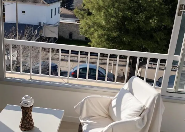 Le Richelieu With Small Sea View Appartement Bandol