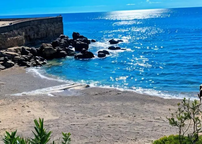 Appartement Le Richelieu With Small Sea View