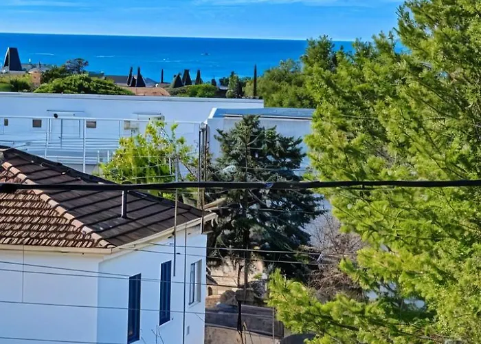 Le Richelieu With Small Sea View * Bandol